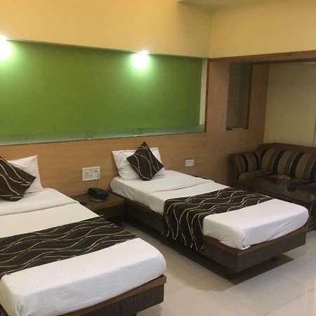 Hotel Poonam Rāipur Buitenkant foto