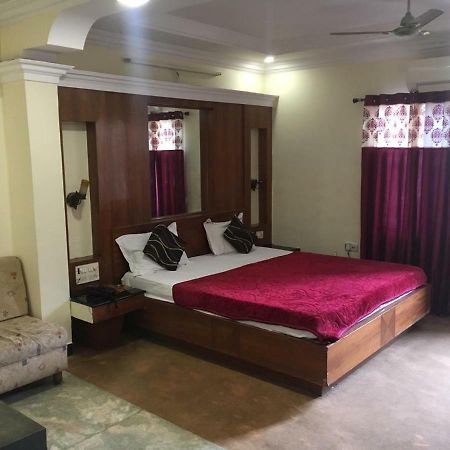 Hotel Poonam Rāipur Buitenkant foto