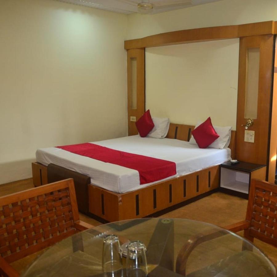 Hotel Poonam Rāipur Buitenkant foto