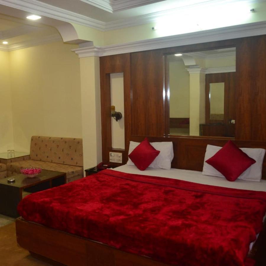 Hotel Poonam Rāipur Buitenkant foto