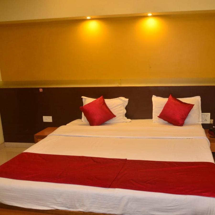 Hotel Poonam Rāipur Buitenkant foto