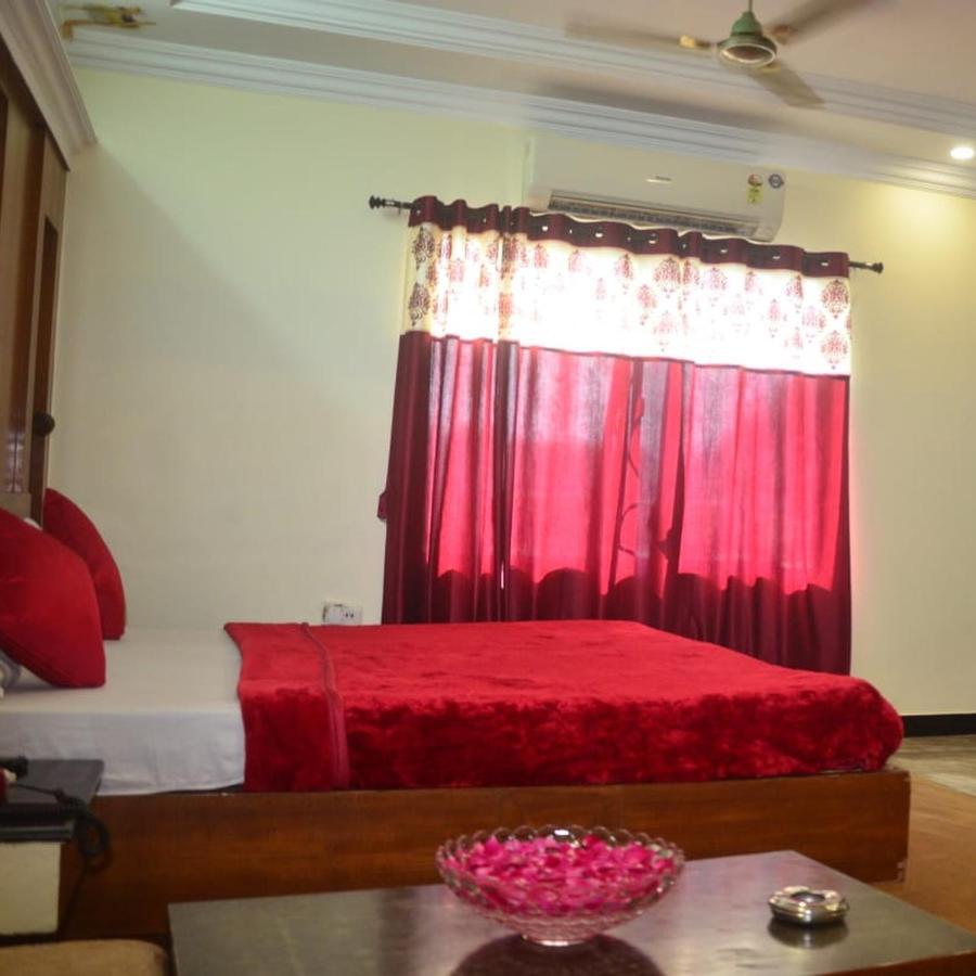 Hotel Poonam Rāipur Buitenkant foto