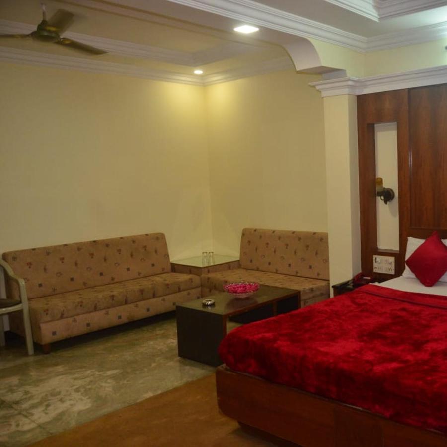 Hotel Poonam Rāipur Buitenkant foto