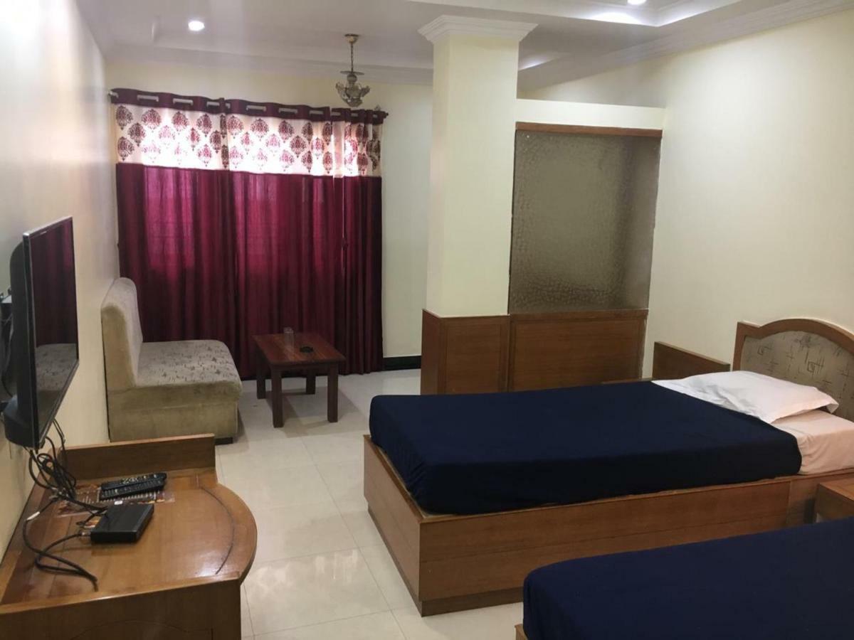Hotel Poonam Rāipur Buitenkant foto